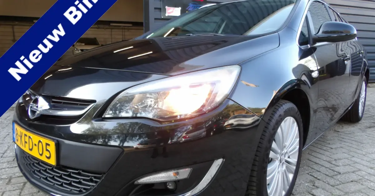 Opel Astra (2013) — foto 1