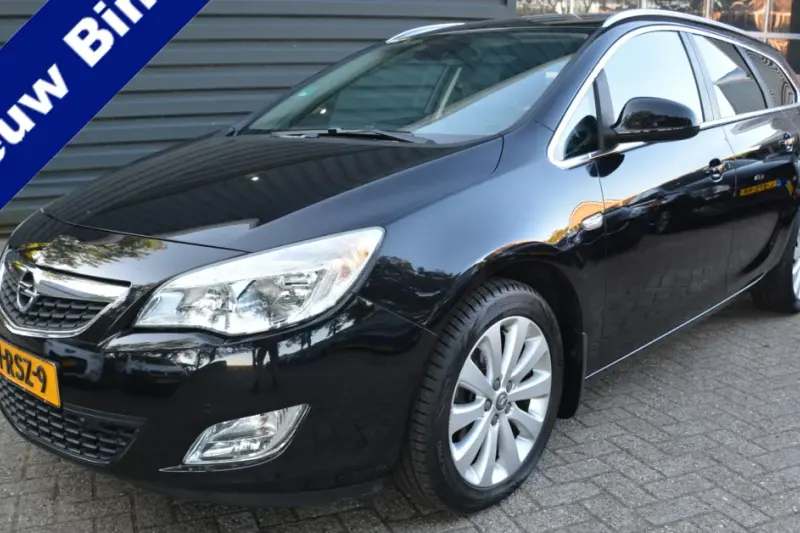 Opel Astra (2011)