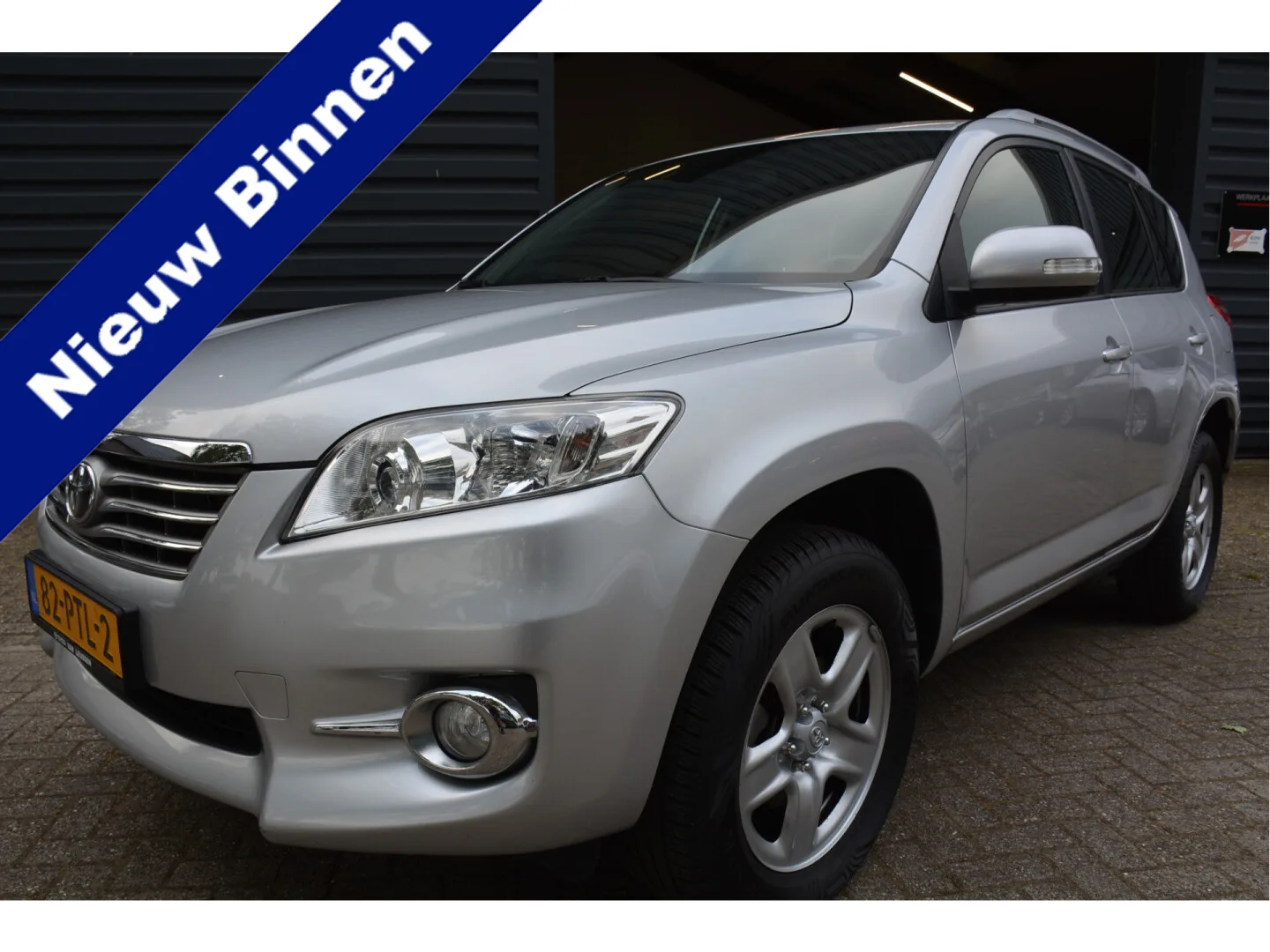 Toyota RAV4 (2011) — foto 1