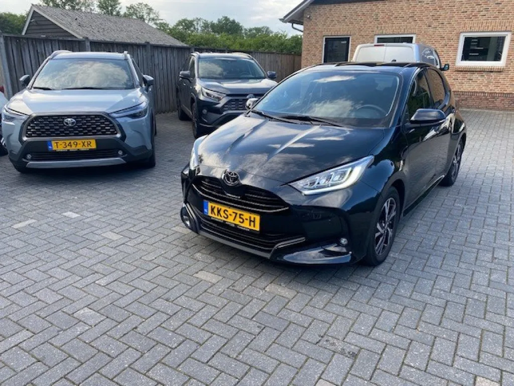 Toyota Yaris (2025) — foto 1