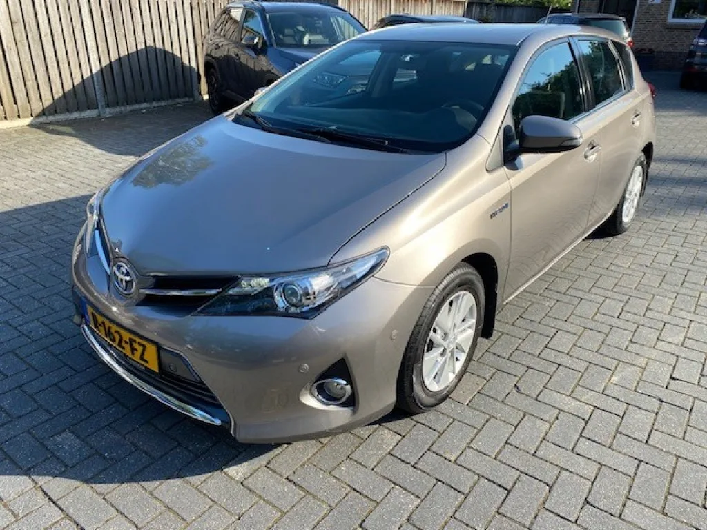 Toyota Auris (2014) — foto 1