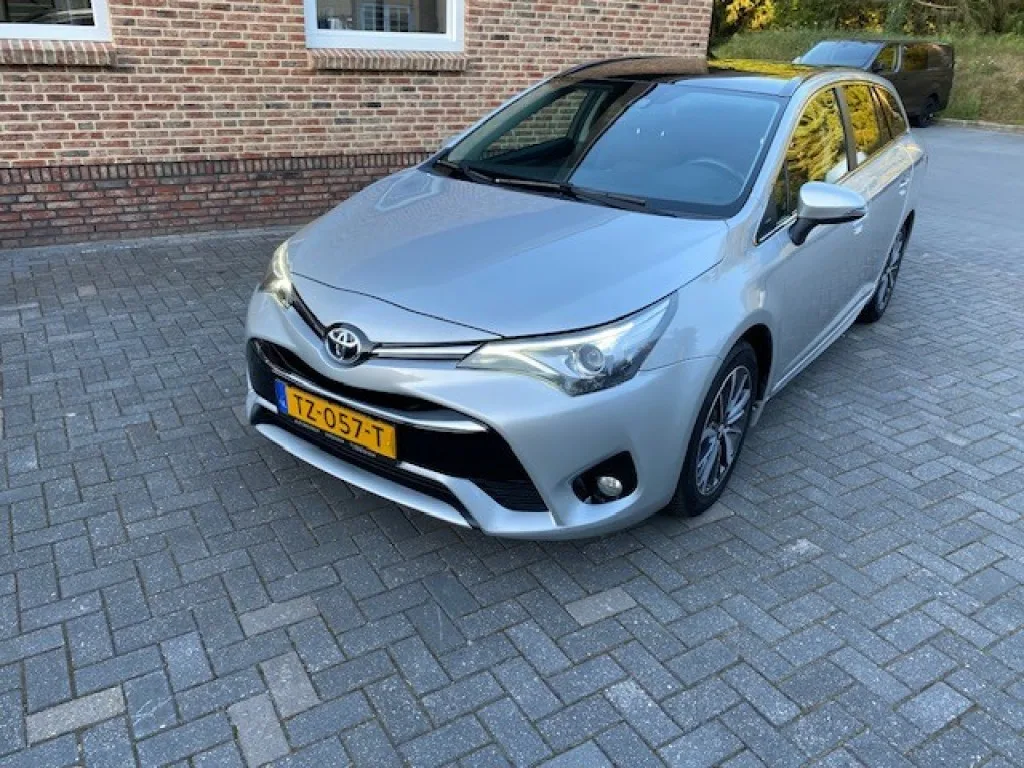Toyota Avensis (2018) — foto 1