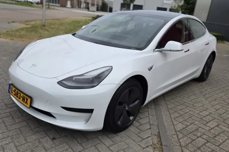 Tesla Model 3 (2020)
