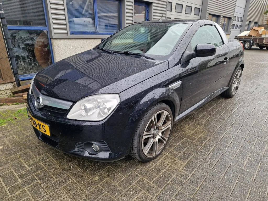 Opel Tigra TwinTop (2009) — foto 1