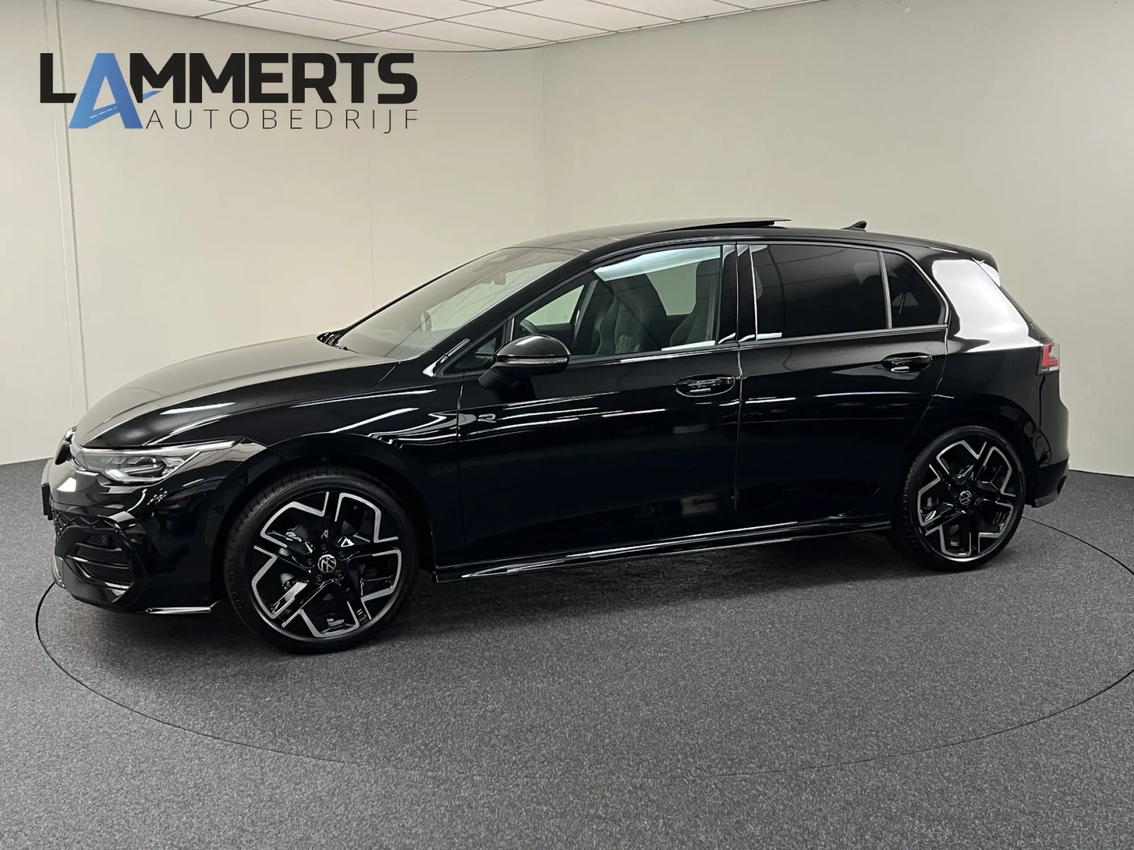 Volkswagen Golf (2025) — foto 1