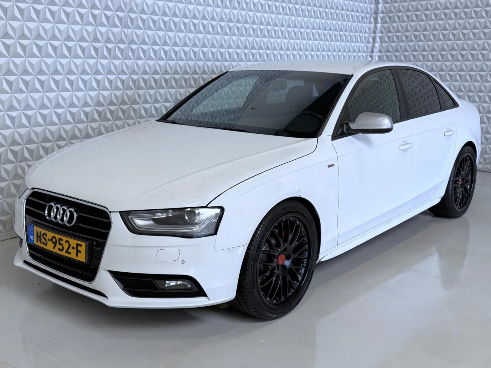 Audi A4 (2015) — foto 1
