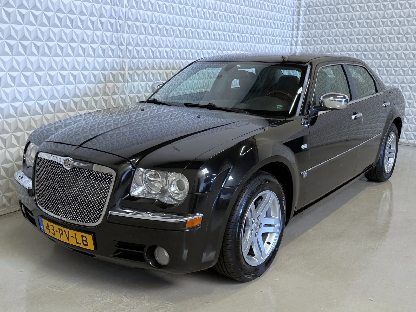Chrysler 300C (2005) — foto 1