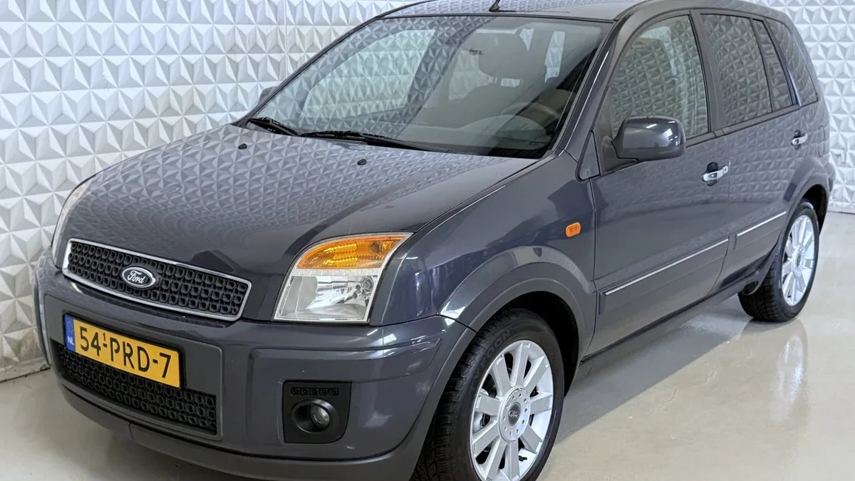 Ford Fusion (2011) — foto 1