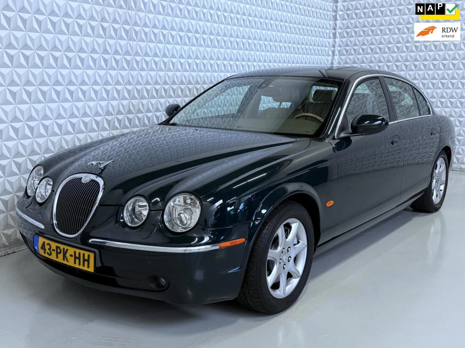 Jaguar S-Type (2004) — foto 1