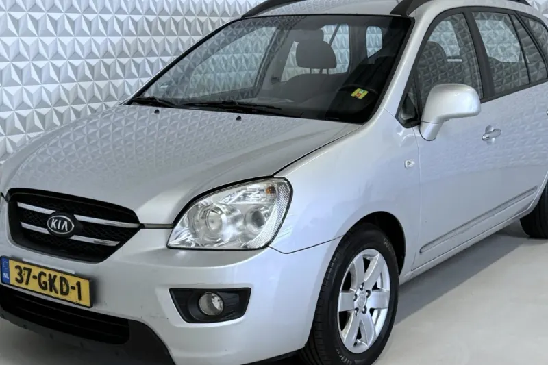 Kia Carens (2008)