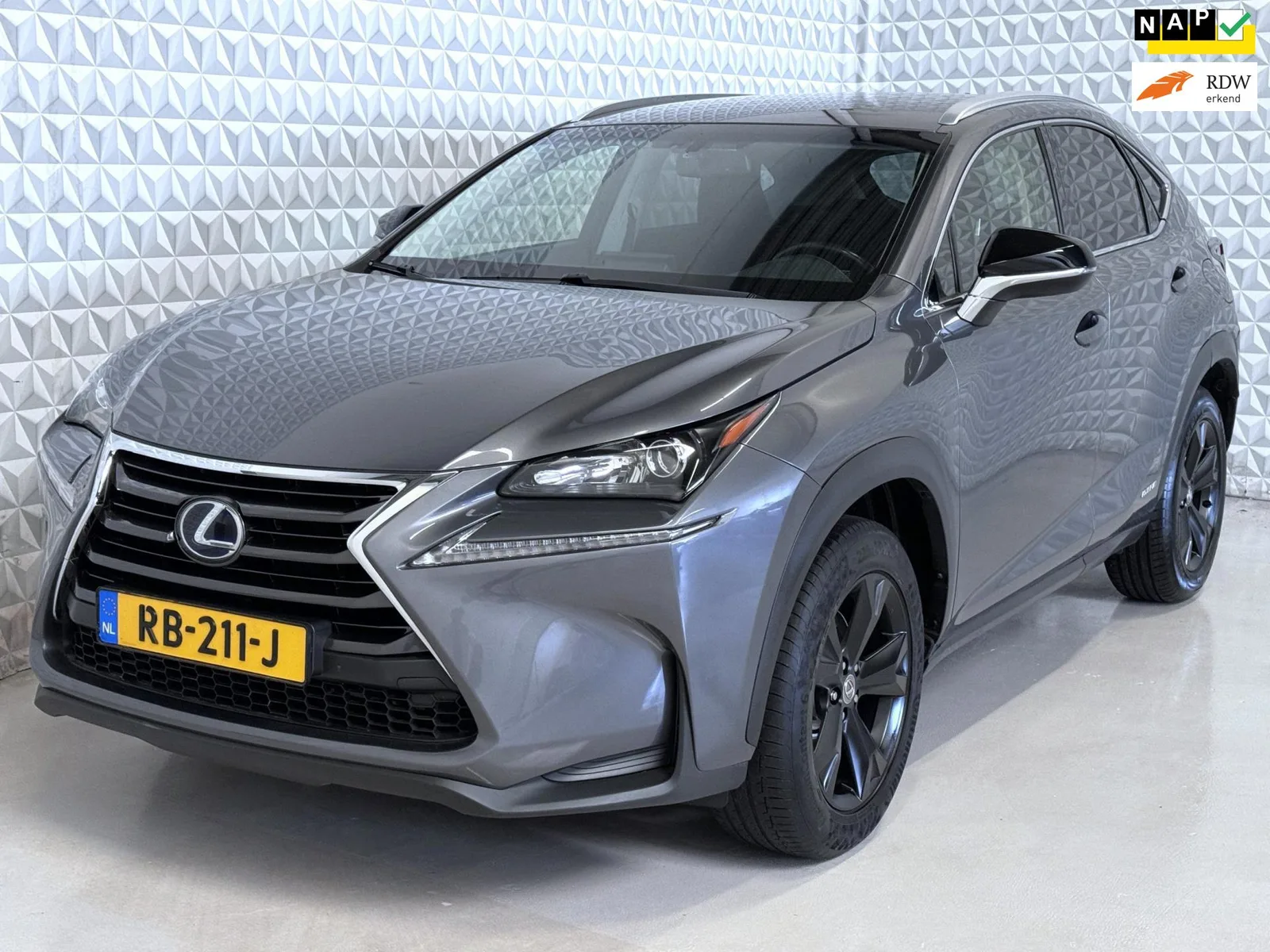 Lexus NX (2017) — foto 1