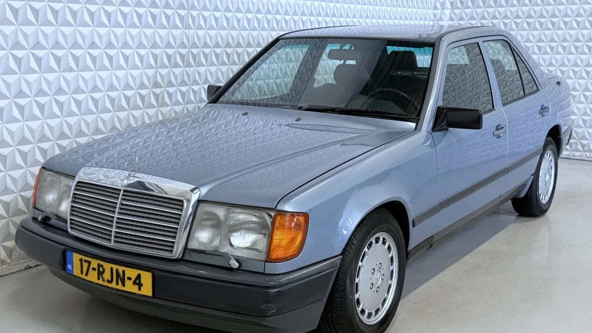 Mercedes-Benz 200-Serie (0) — foto 1
