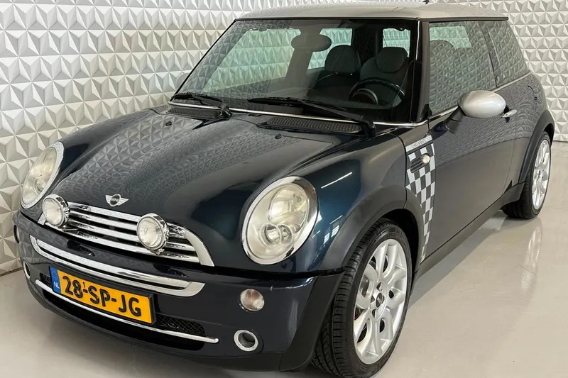 MINI 2256549 (2006)