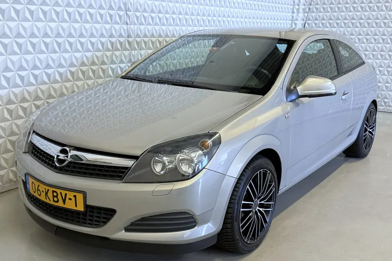 Opel Astra GTC (2009)