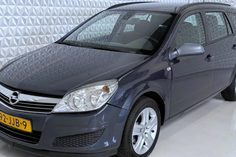 Opel Astra (2009)
