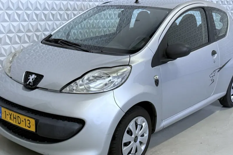Peugeot 107 (2006)