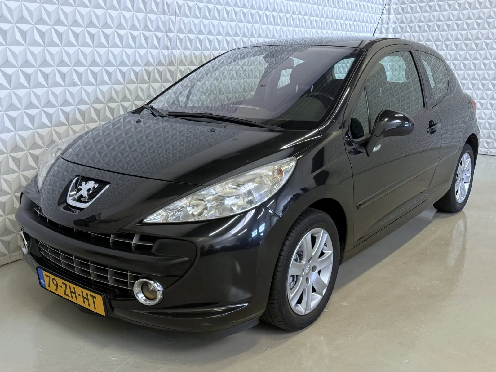 Peugeot 207 (2008) — foto 1