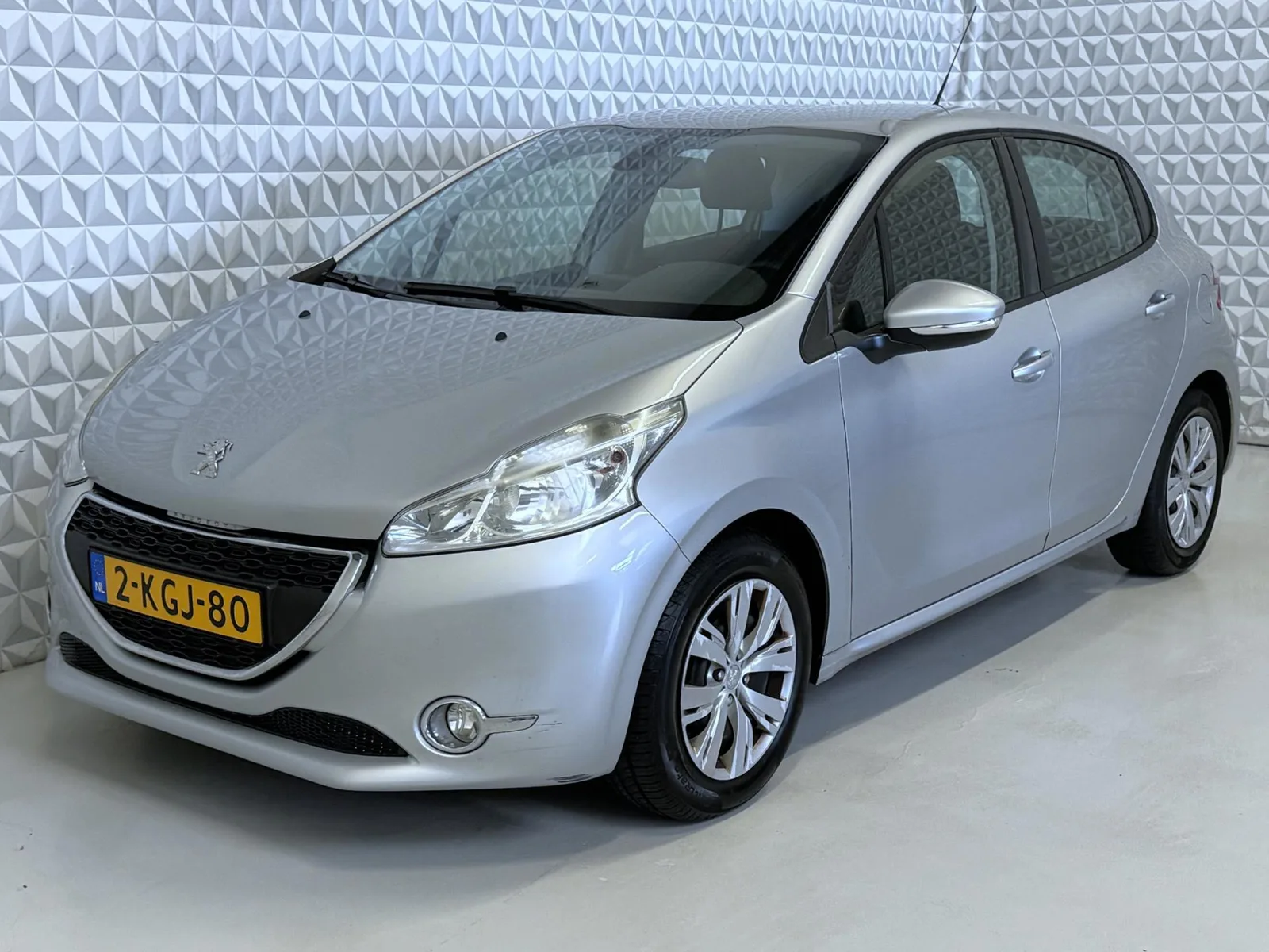 Peugeot 208 (2013) — foto 1