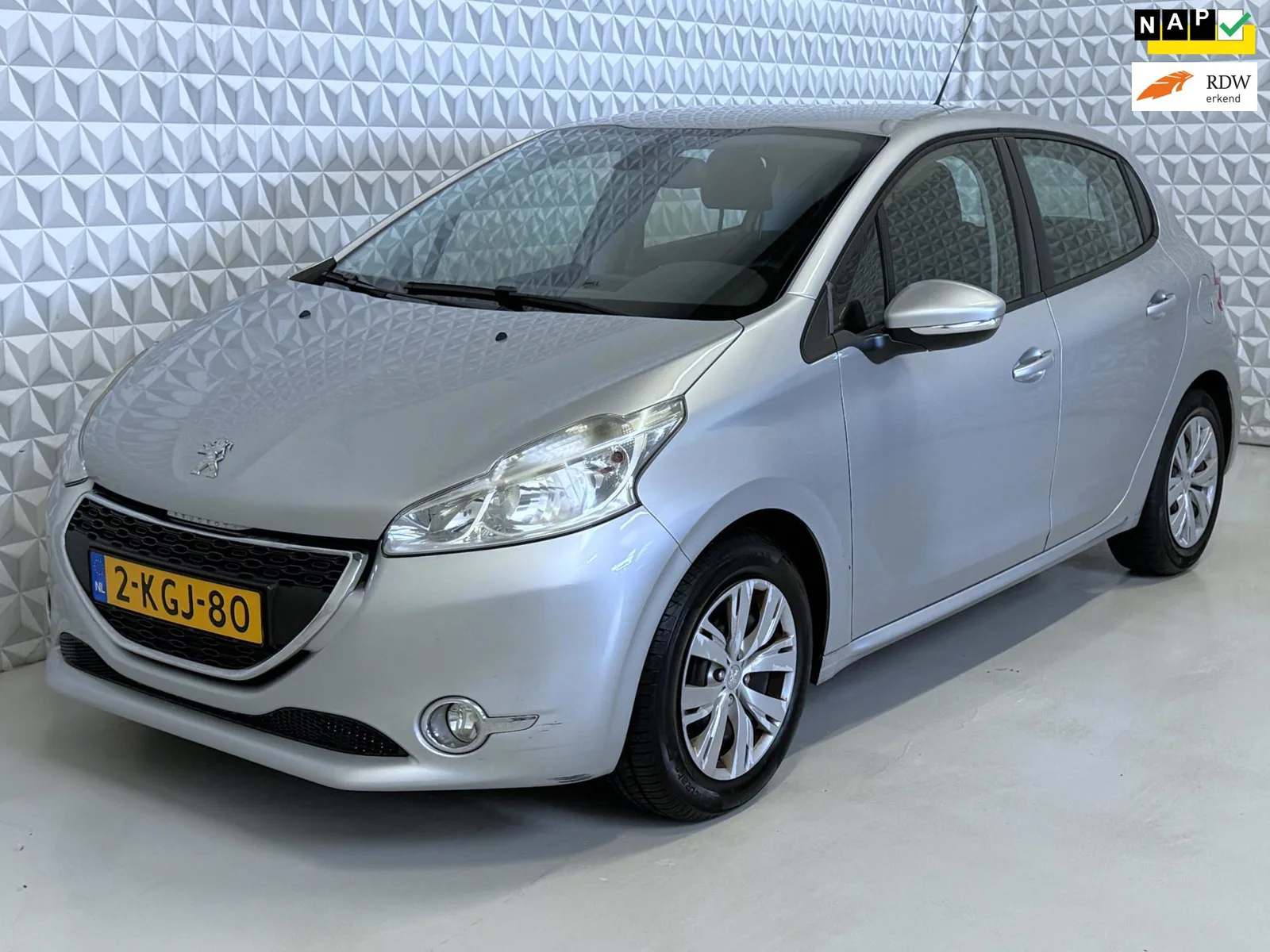 Peugeot 208 (2013) — foto 1