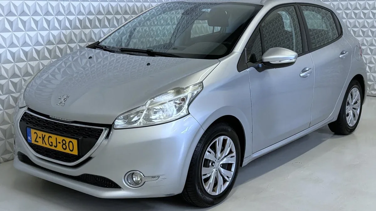 Peugeot 208 (2013) — foto 1