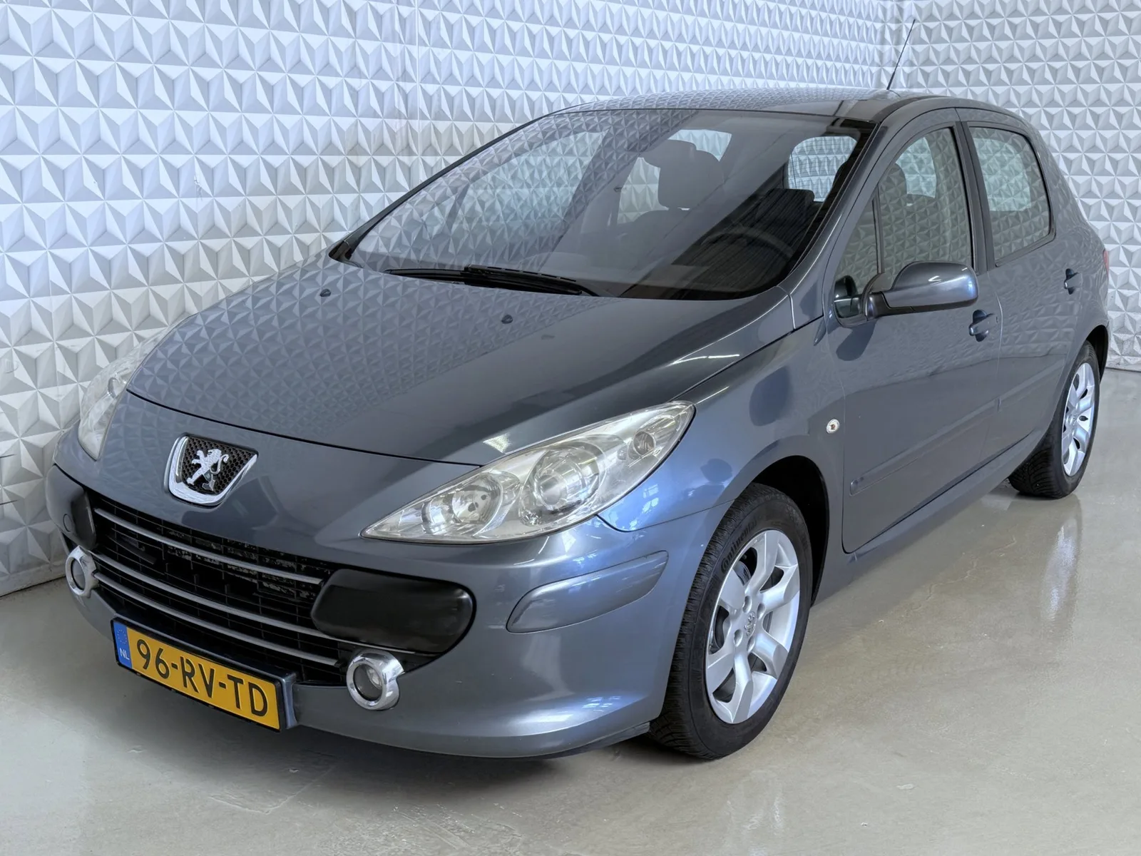 Peugeot 307 (2005) — foto 1