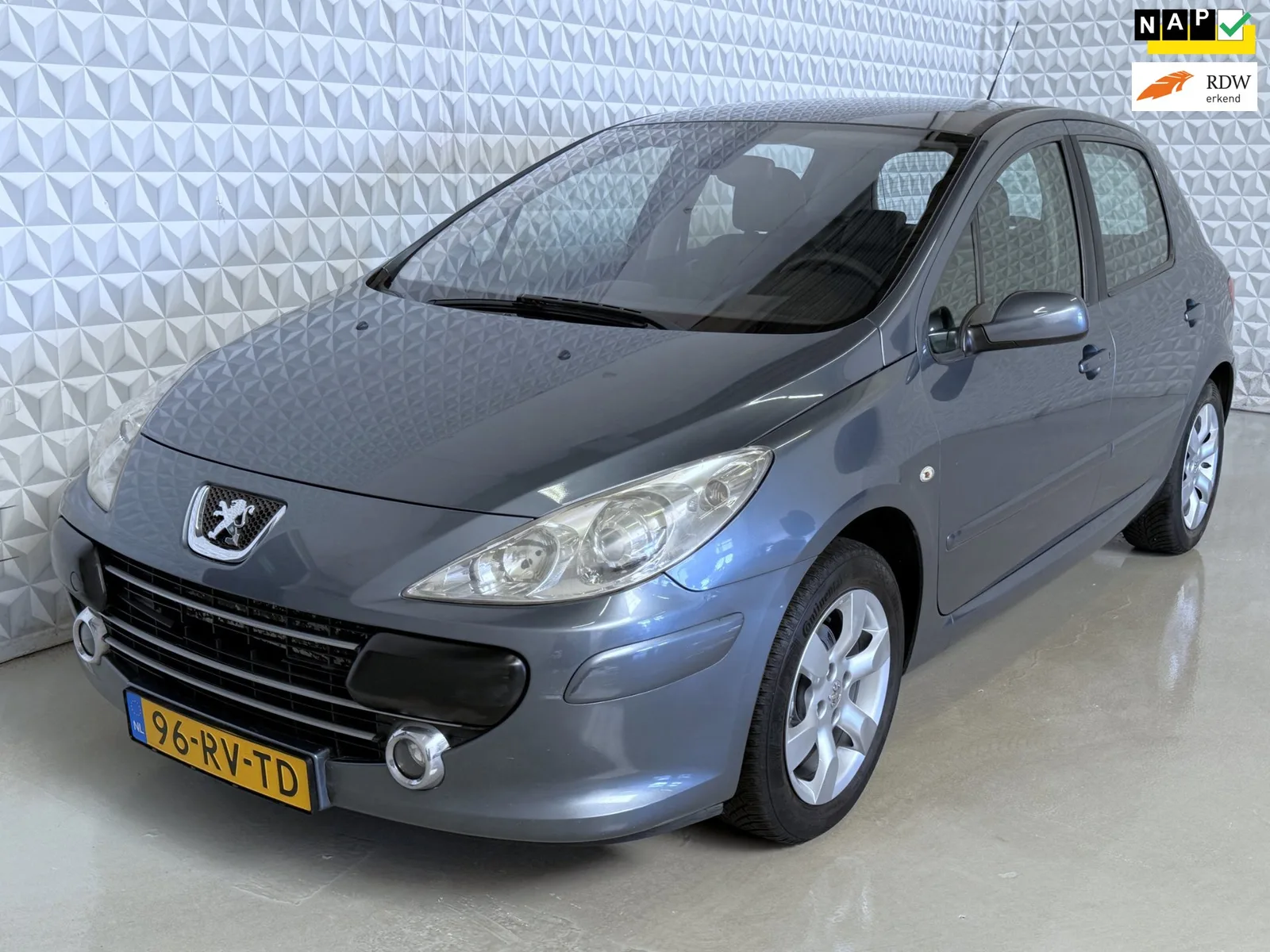 Peugeot 307 (2005) — foto 1