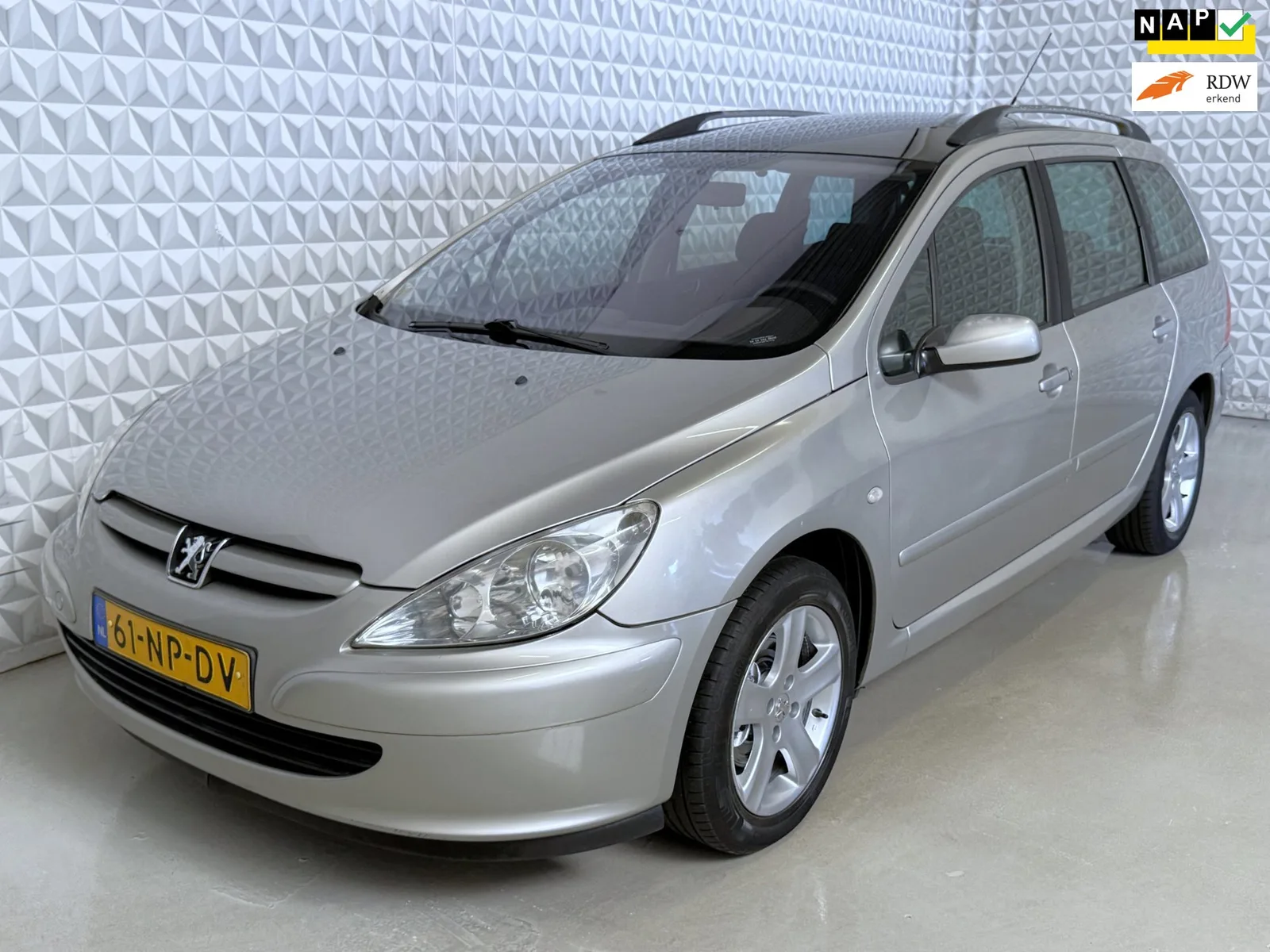 Peugeot 307 (2004) — foto 1