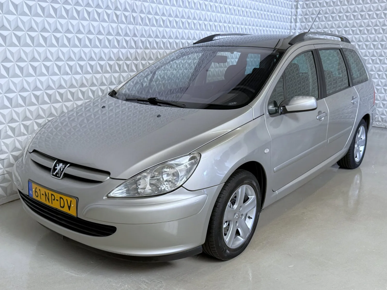 Peugeot 307 (2004) — foto 1