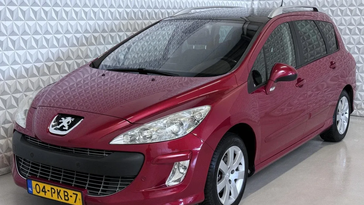 Peugeot 308 (2011) — foto 1
