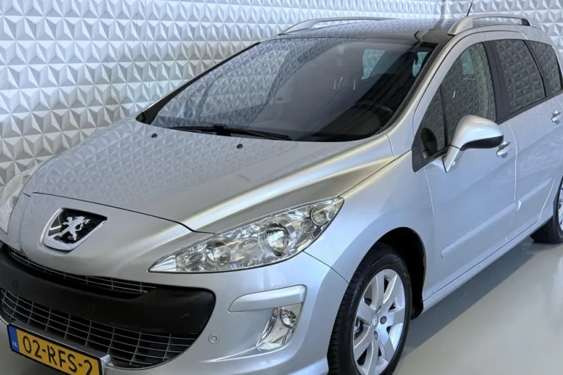 Peugeot 308 (2011)