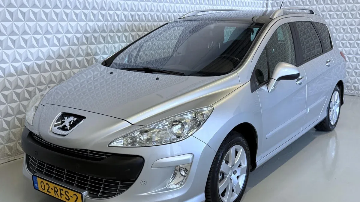 Peugeot 308 (2011) — foto 1