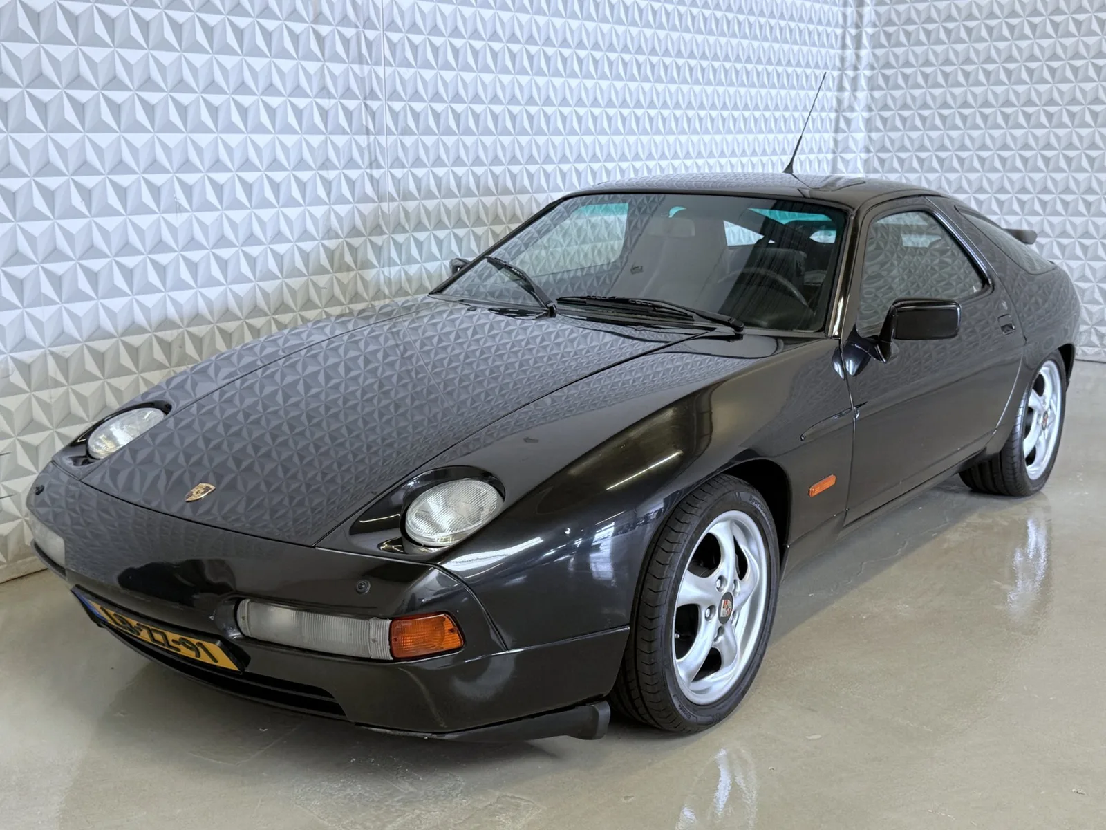 Porsche 928 (1989) — foto 1