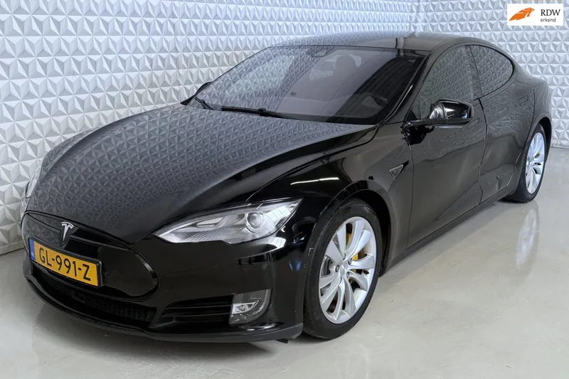 Tesla Model S (2015)