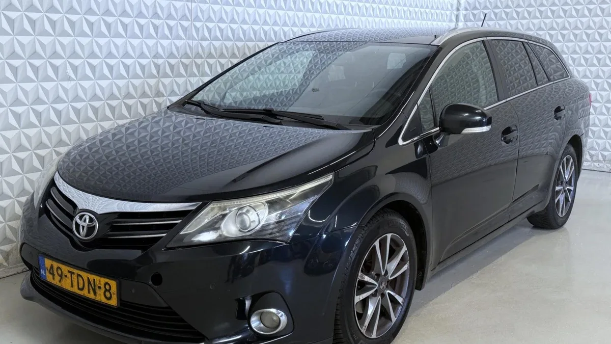 Toyota Avensis (2012) — foto 1