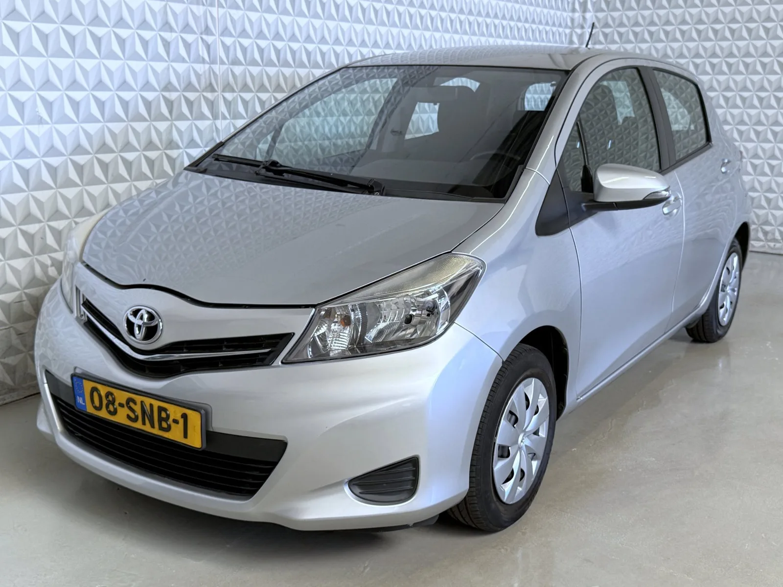 Toyota Yaris (2011) — foto 1