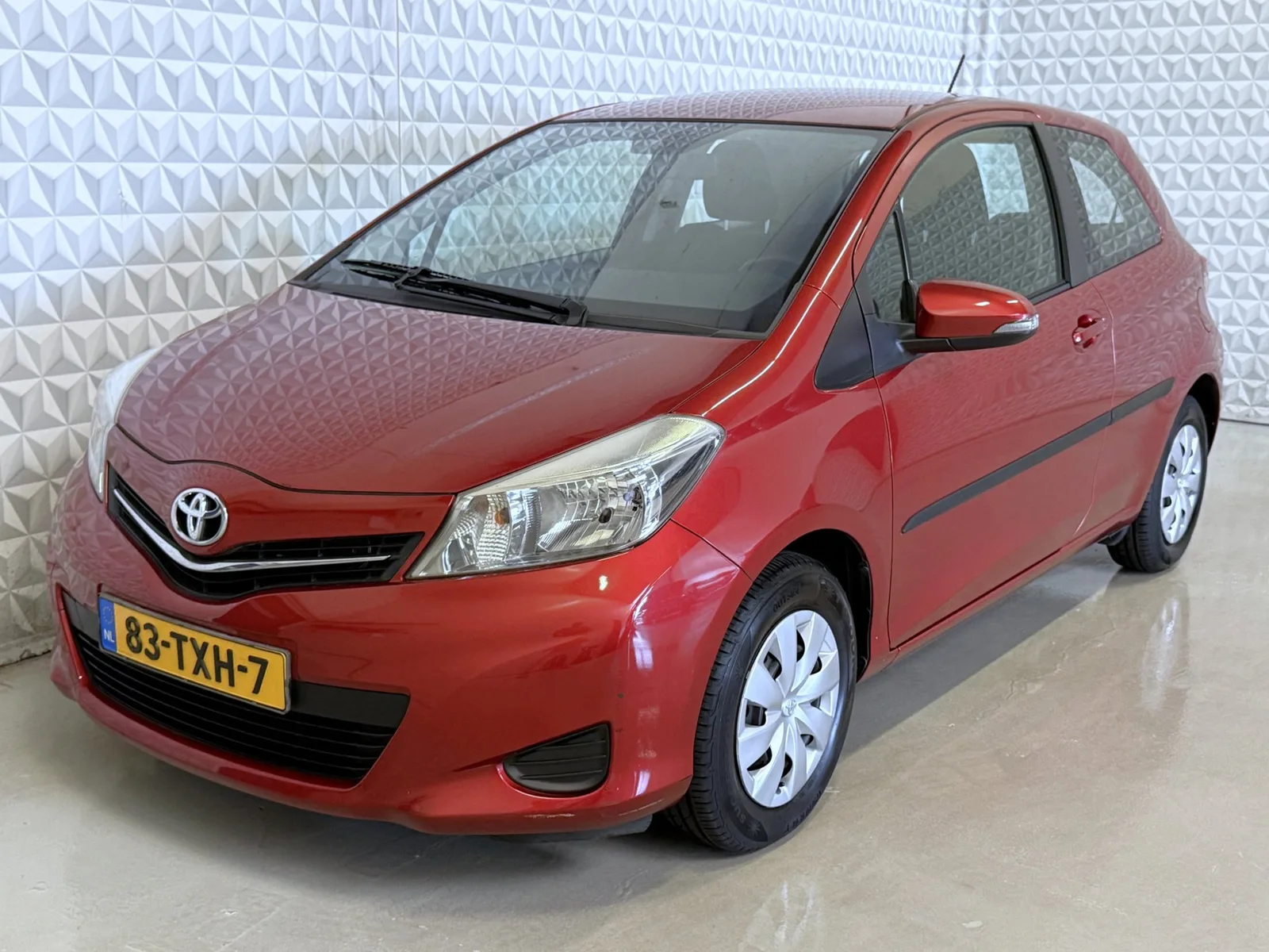 Toyota Yaris (2012) — foto 1