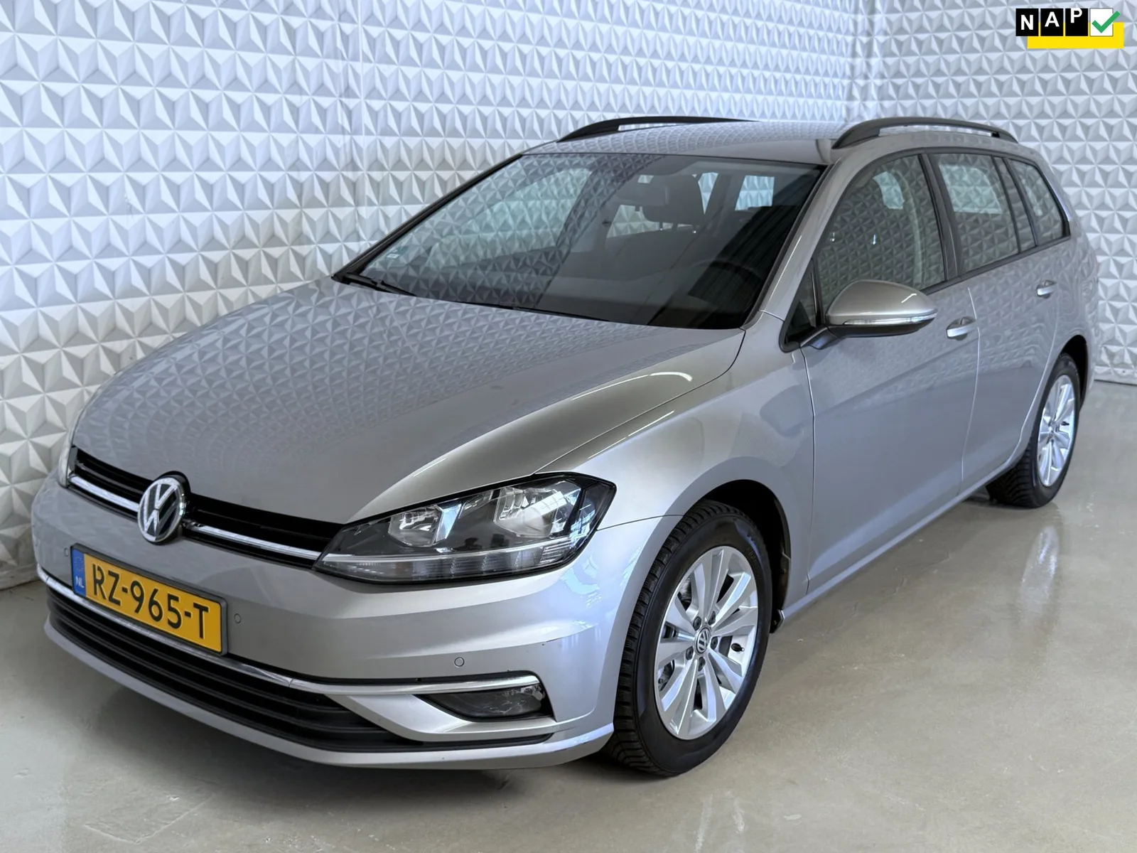 Volkswagen Golf (2018) — foto 1