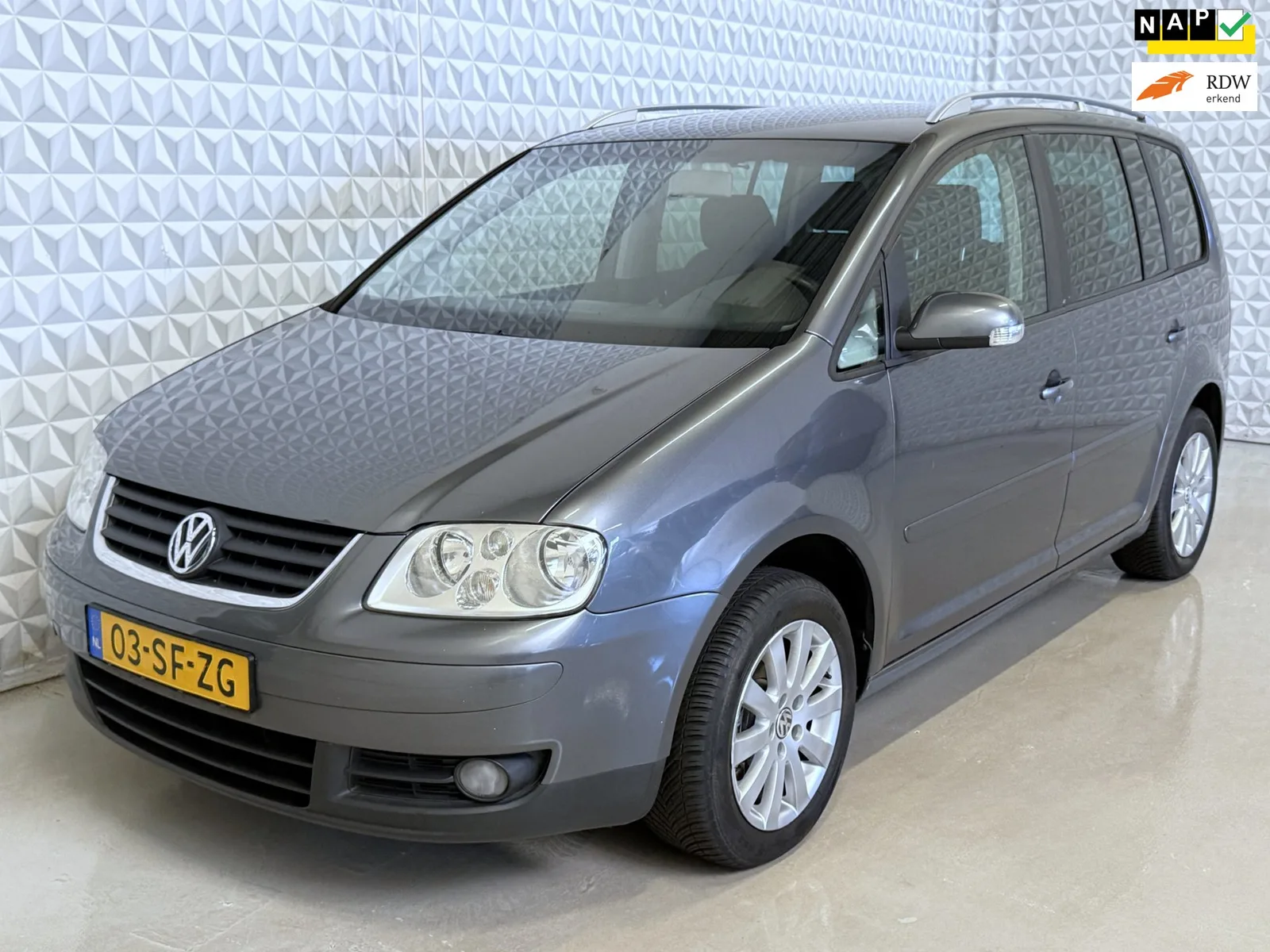 Volkswagen Touran (2006) — foto 1