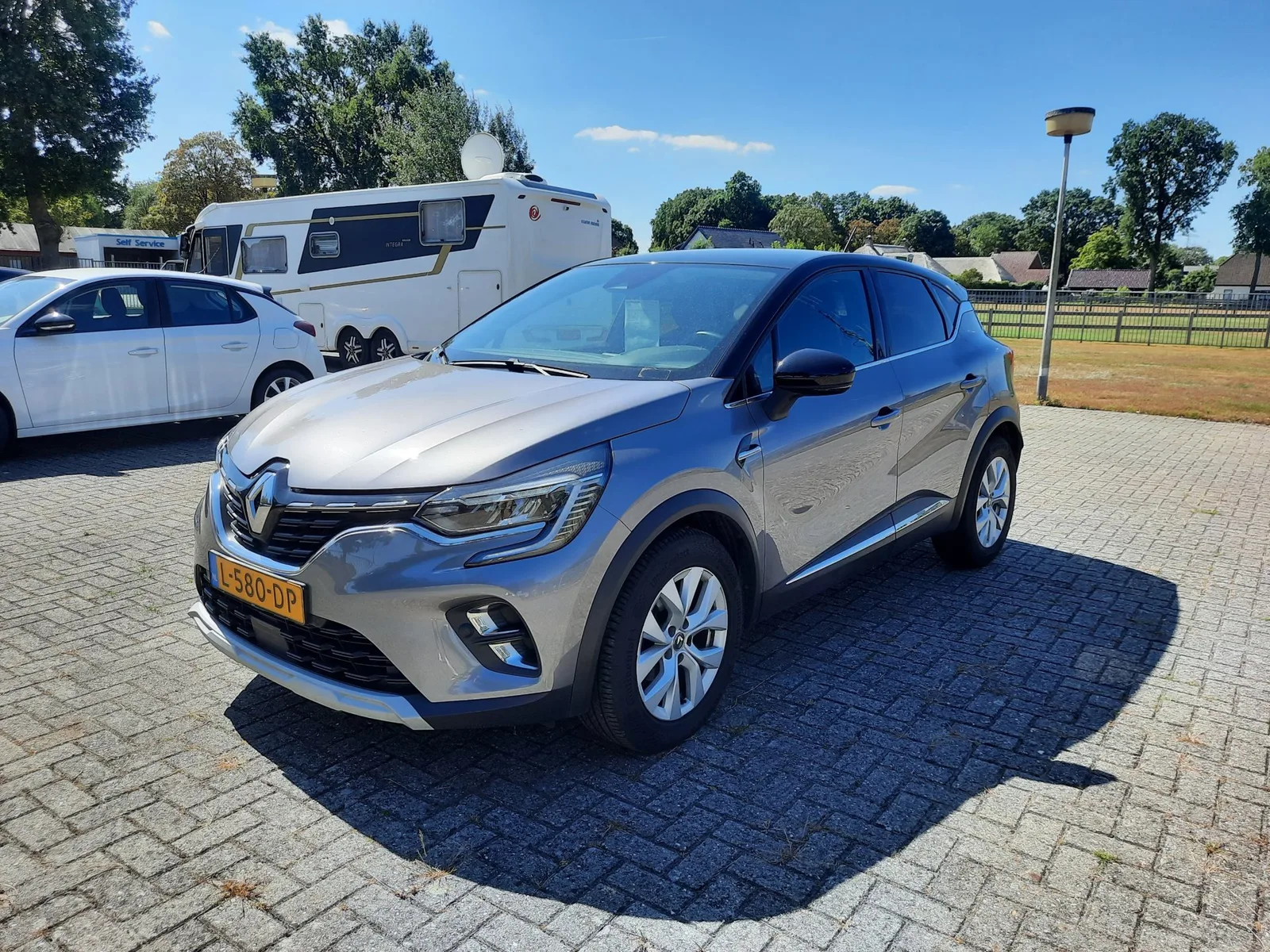 Renault Captur (2021) — foto 1