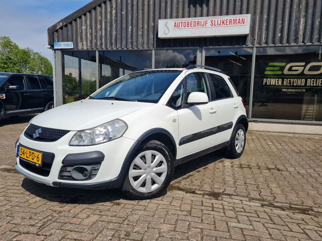 Suzuki SX4 (2010) — foto 1