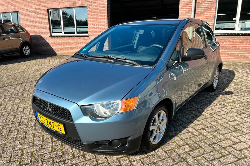 Mitsubishi Colt (2009)