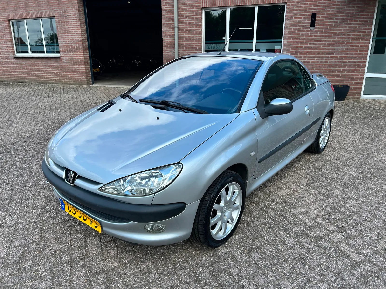 Peugeot 206 (2002) — foto 1