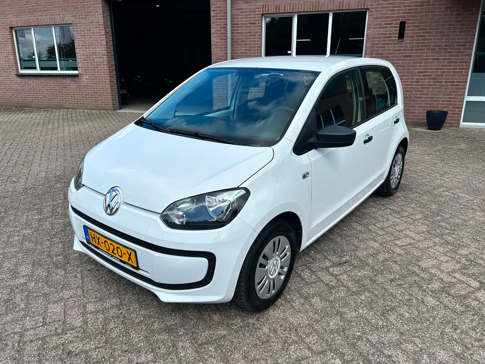 Volkswagen Up! (2015) — foto 1