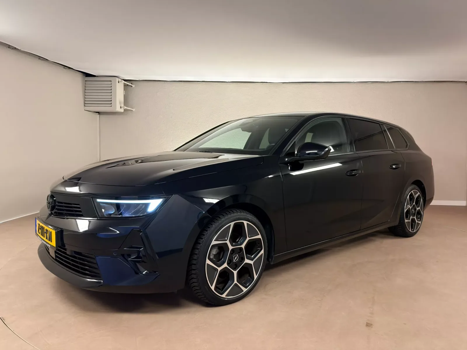 Opel Astra (2023) — foto 1