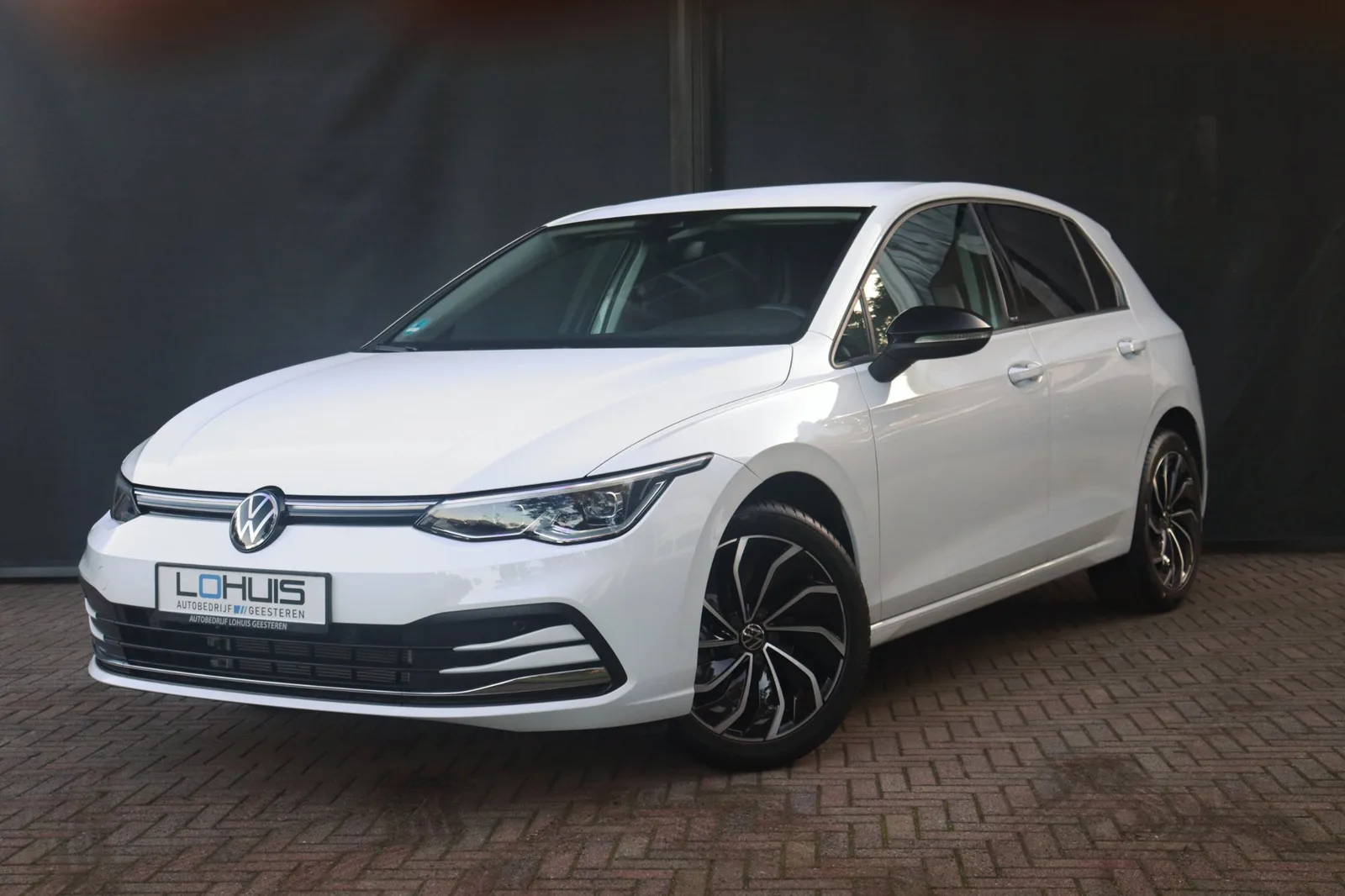 Volkswagen Golf (2024) — foto 1
