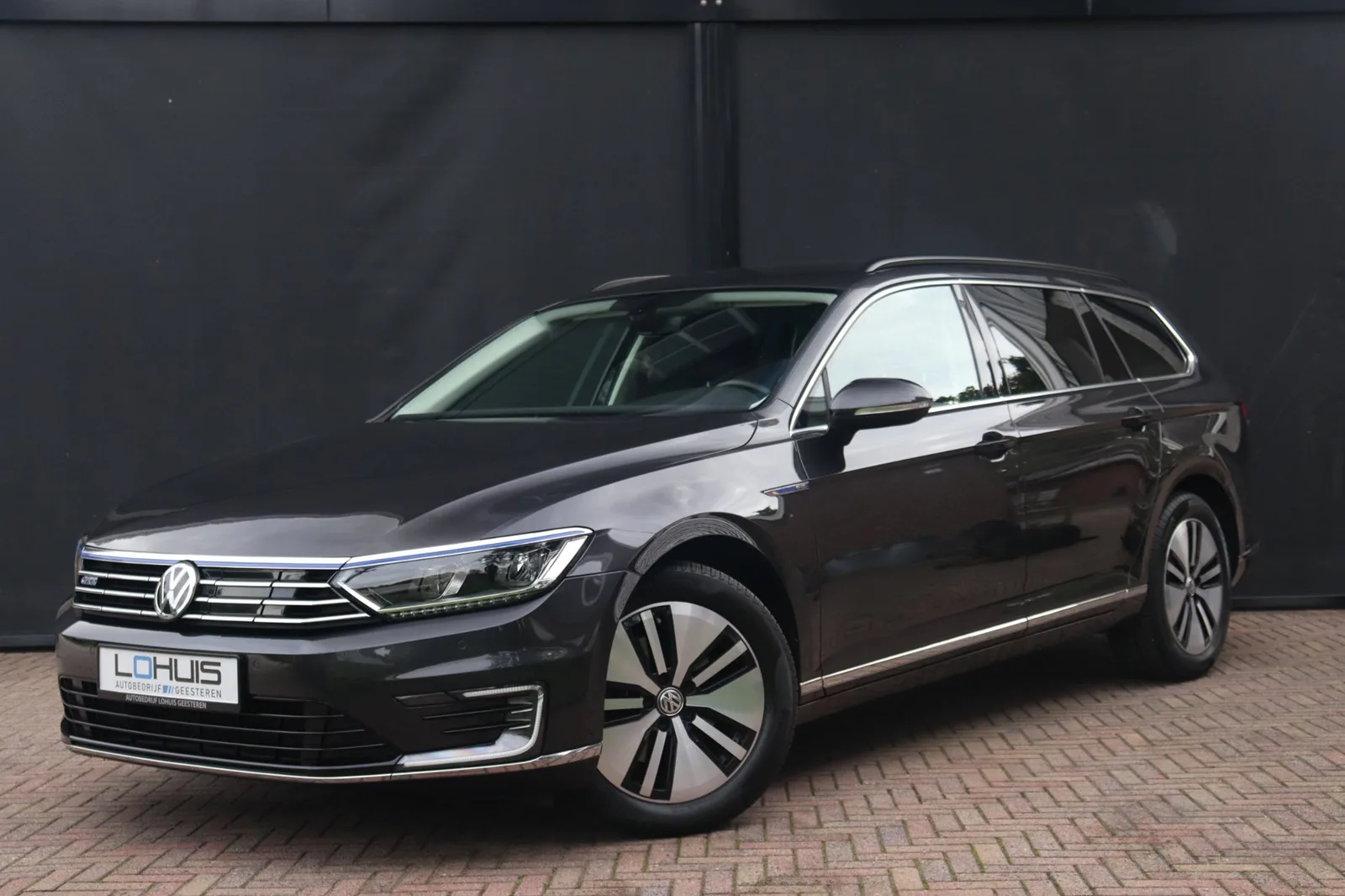 Volkswagen Passat (2017) — foto 1
