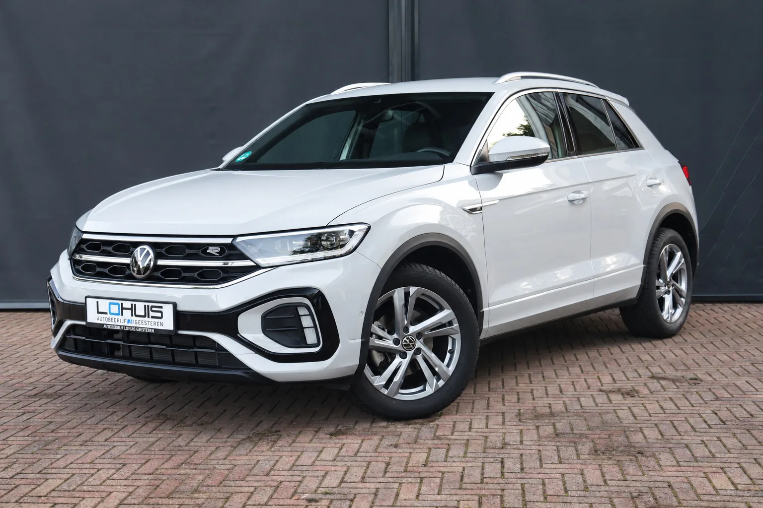 Volkswagen T-Roc (2024) — foto 1