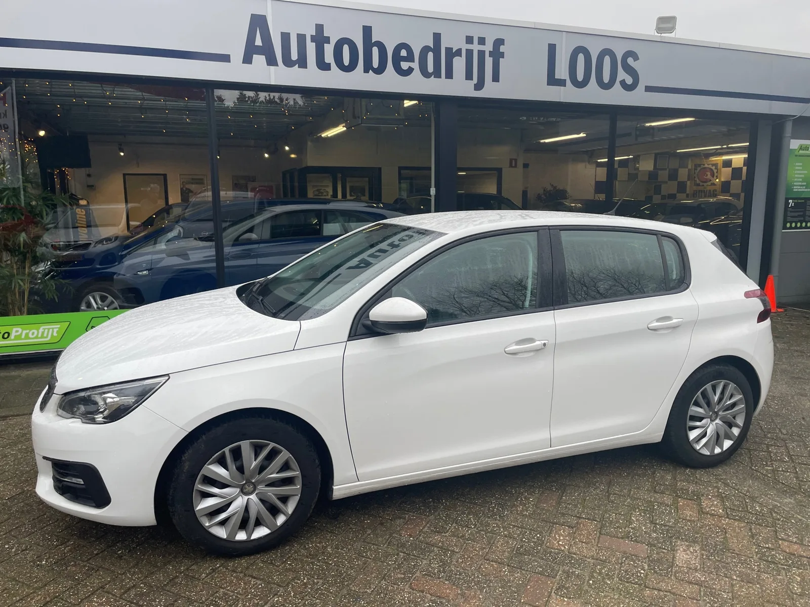 Peugeot 308 (2019) — foto 1