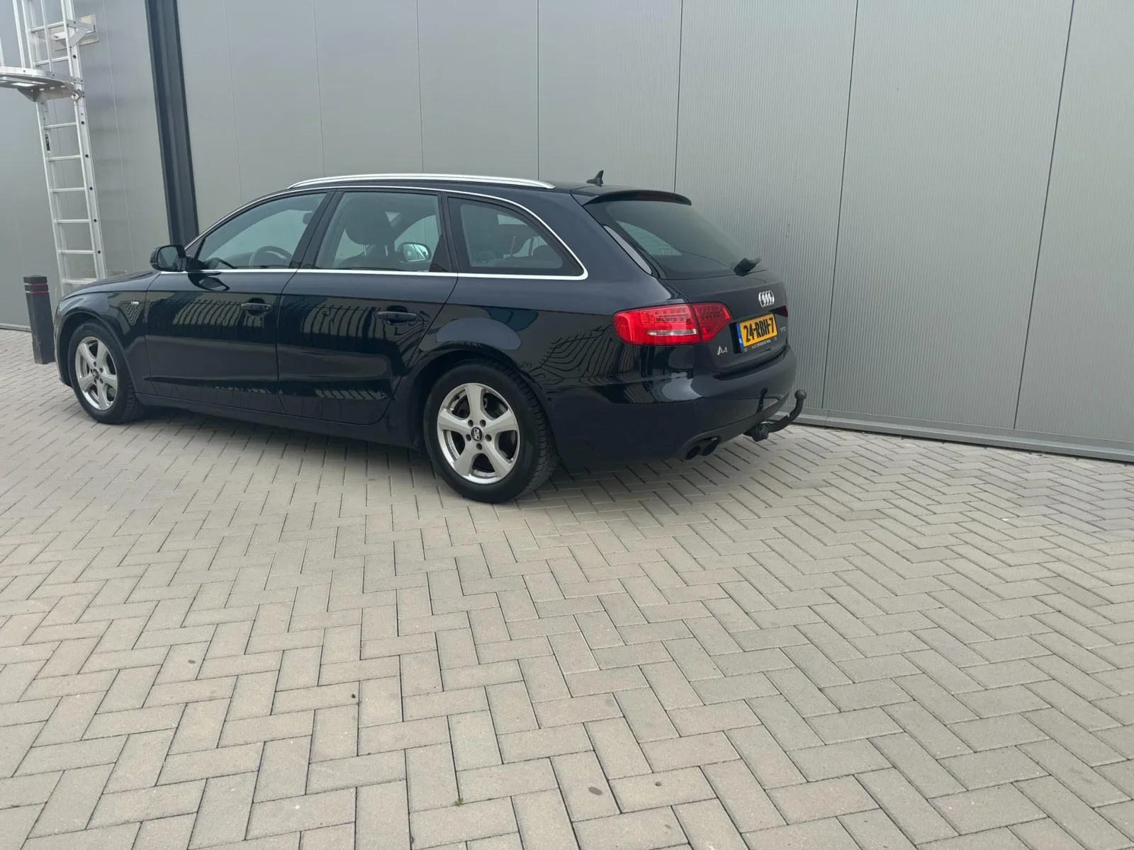 Audi A4 (2011) — foto 1