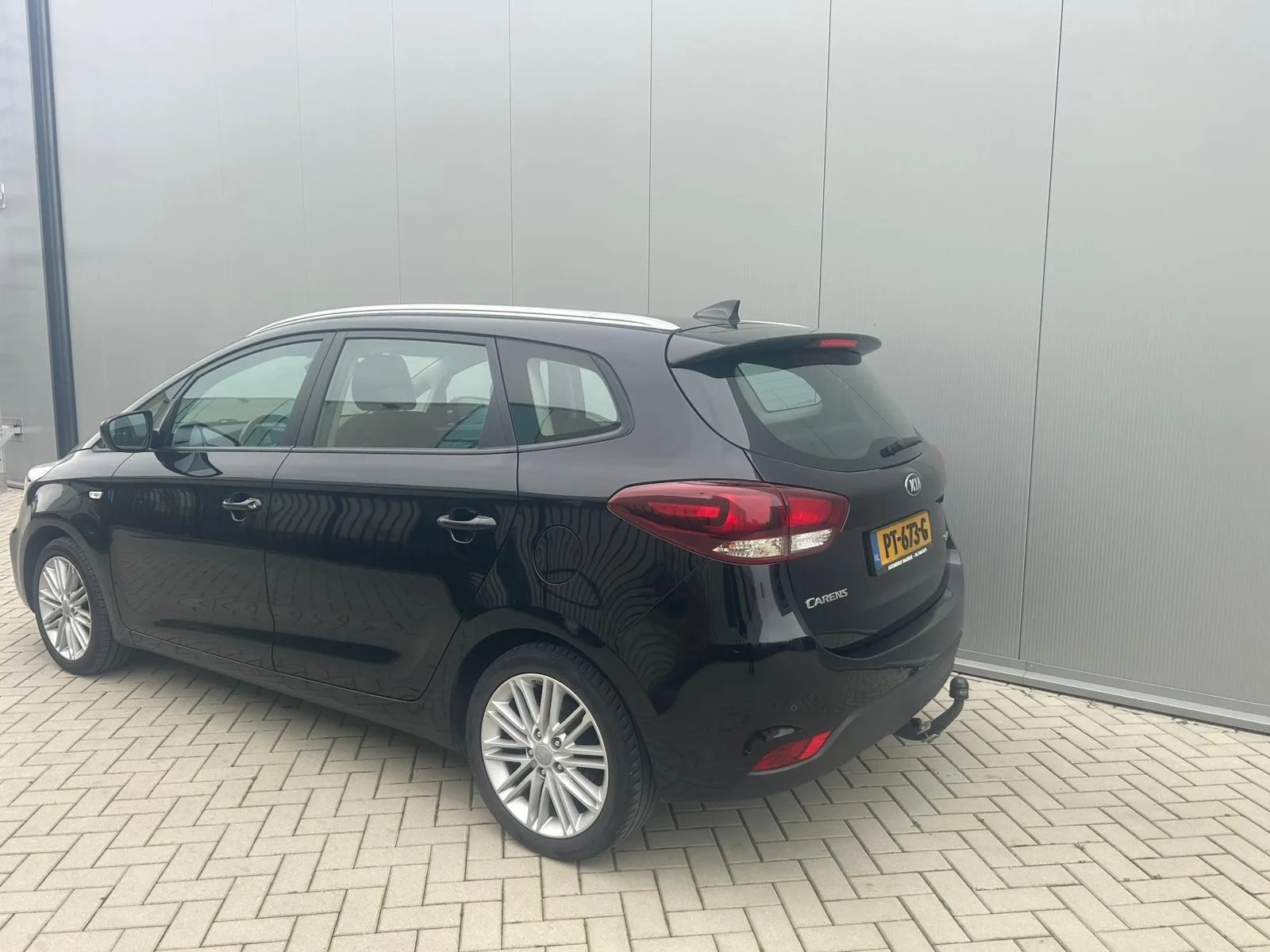 Kia Carens (2017) — foto 1